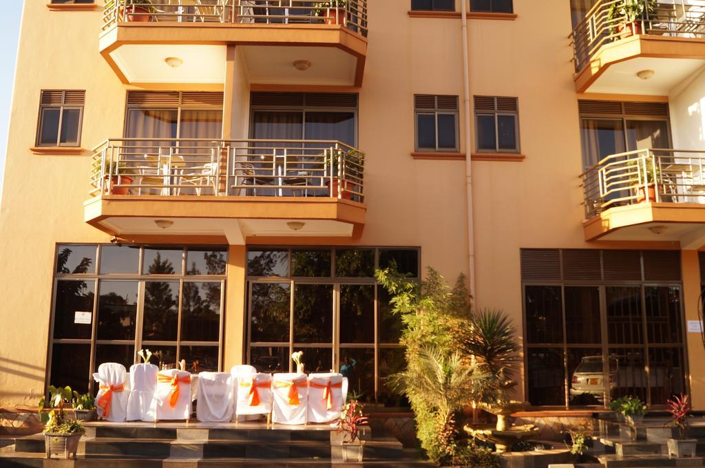 Tristar Hotel Kampala Exterior foto